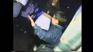 Пьяный школьник набухался в хлам и теперь танцует джига