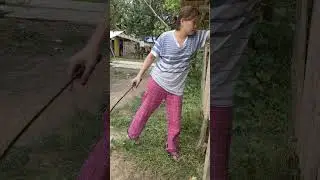 Maglinis muna ng kubo dahil madamo na☺️