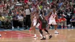 [BB] Dwyane Wade pump fake and banks it in vs Knicks