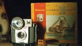1960 Kodak Brownie Flashmite 20 film camera