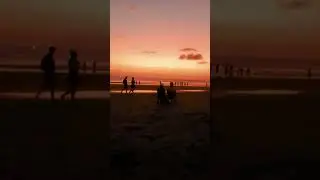 keramaian makin membuatku jatuh cinta pada kesepian.