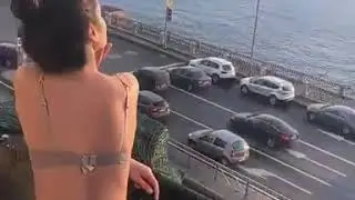 Красивая женщина