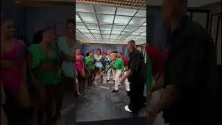 Léo Santana e elenco do #DançaDosFamosos cantando "Posso Beijar Sua Boca?" #leosantana #anitta