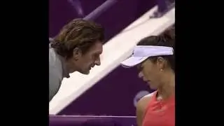 Garbiñe Muguruza apes Selena Gomez 