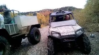Самоделка на ободрышах Урала и багги POLARIS по таёжным рекам