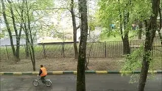 Иностранный "специалист" утром по дороге на работу