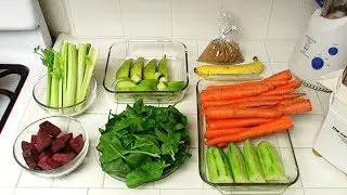 How I Make A Cucumber, Spinach, Beat, Flaxseed, Pear, and Carrot... Juice