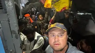 I rode on the most terrible train in the world! 40 people in 2 square meters! India!