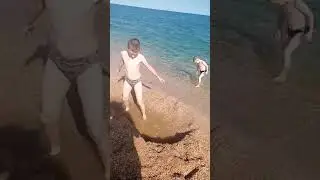 Артём и Максим приехали на море