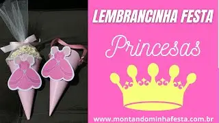 Lembrancinha para festa princesas feita com chapeuzinho e convite de festa