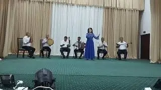 Каракалпакстан халык артисткасы Замира Торениязова хам "Айдынлар" ансамбли
