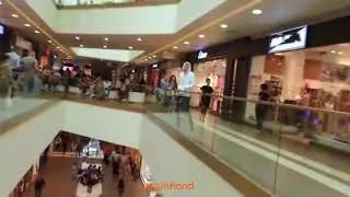 ЕБАНАТ ПРЫГНУЛ В ТЦ С 3 ЭТАЖА УМЕР НАХУЙ