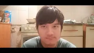 Чичимагов кушает хлеб с маслом