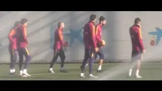 ¿Dani Alves o Piqué, a quién se le da mejor el baloncesto? • FC Barcelona 2016