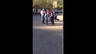 Дети не заметили что в мячике песок)))
