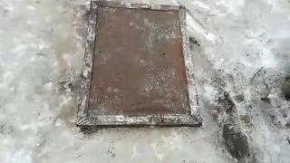 ВЕРСТАК ИЗ СТАРОЙ  ЖЕЛЕЗНОЙ ДВЕРИ.