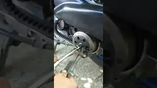 How to unscrew the rear variator nut (torque driver) if there is no puller.