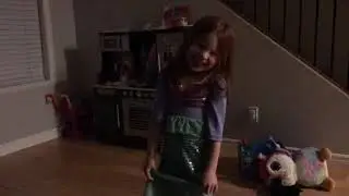 MADDIE DOING THE SPLITS