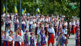 В Николаеве 100 хоров спели гимн Украины на Соборной площади