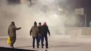 Мужик красава. Драка на катке