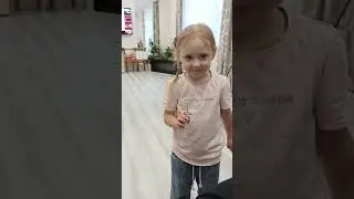Маша делает укол папе 