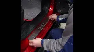 Накладки на пороги из нержавейки