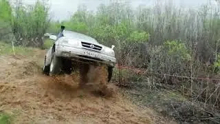 Прыгающая Mazda Escudo 2.5