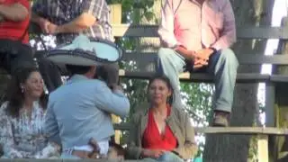 TUS MEDIDAS SON EN BESOS    ( EL CHARRO PEDRO  VEGA)