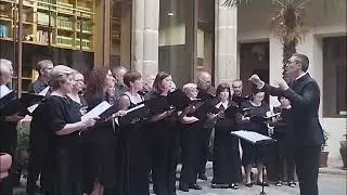 “Cantares”, de Joan Manuel Serrat, sobre poema de Antonio Machado.