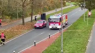 Lastbil vælter i berygtet sving