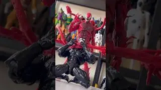 Quick poses with the new Carnage! #spiderman #venom #carnage #pose #actionfigures #marvel #toys
