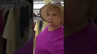 Бэушный магазин в Канаде где много людей