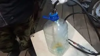 Нагнетатель масла из канистры