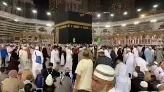 Kabe’de sabah ezanı okunuyor