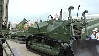 Беспилотный бульдозер ДСТ-Урал D10. Международный военно-технический форум "Армия-2023".