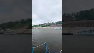 вдоль набережной