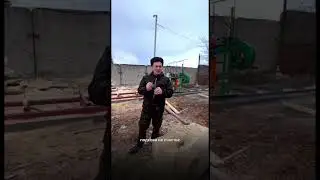 ДОСТАЛИ ИЗ БРЕВНА СТАРИННУЮ ПОДКОВУ