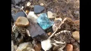 Красивые камни на берегу Японского моря