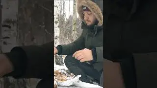 СКУМБРИЯ НА УГЛЯХ. КАРТОШКА С САЛОМ. ГОТОВЛЮ ОДИН В ЛЕСУ