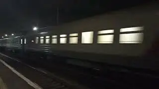 Электровоз ЭП2К-??? со скорым ночным поездом на платформе Алабушево