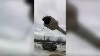Жесть !!! Водонапорная башня упала на автомобиль УАЗ комунальщиков в Тверской области