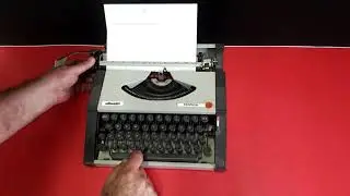 Máquina de escrever Olivetti Tropical