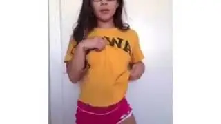 Novinha gostosa dançando funk