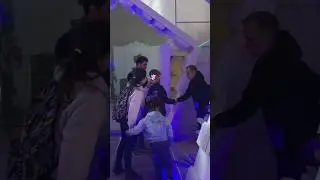 Гулял по выставке роботов и притворился | Spontaneous  fun in a robot exhibition