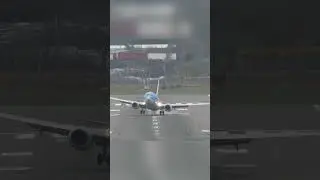 Incredible CROSSWIND APROACH #shorts #aviation
