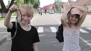 От людей на деревне не спрячешься.