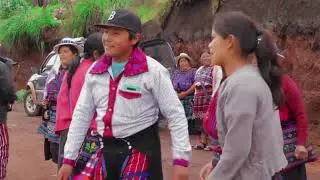 TODOS SANTOS/ Así celebran una fiesta en todos santos, MARIMBA, SUS TRAJES, SU CULTURA