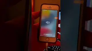 iPhone SE (1st Generation) iOS 15 “Hello” Screen Animation!! 