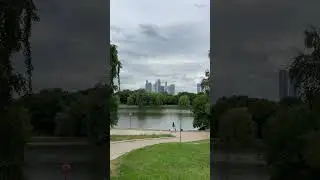 Новодевичьи пруд . Вид на Москва Сити