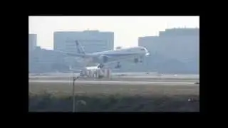 7 Arrivals and 4 Departures from LAX in 4 minutes